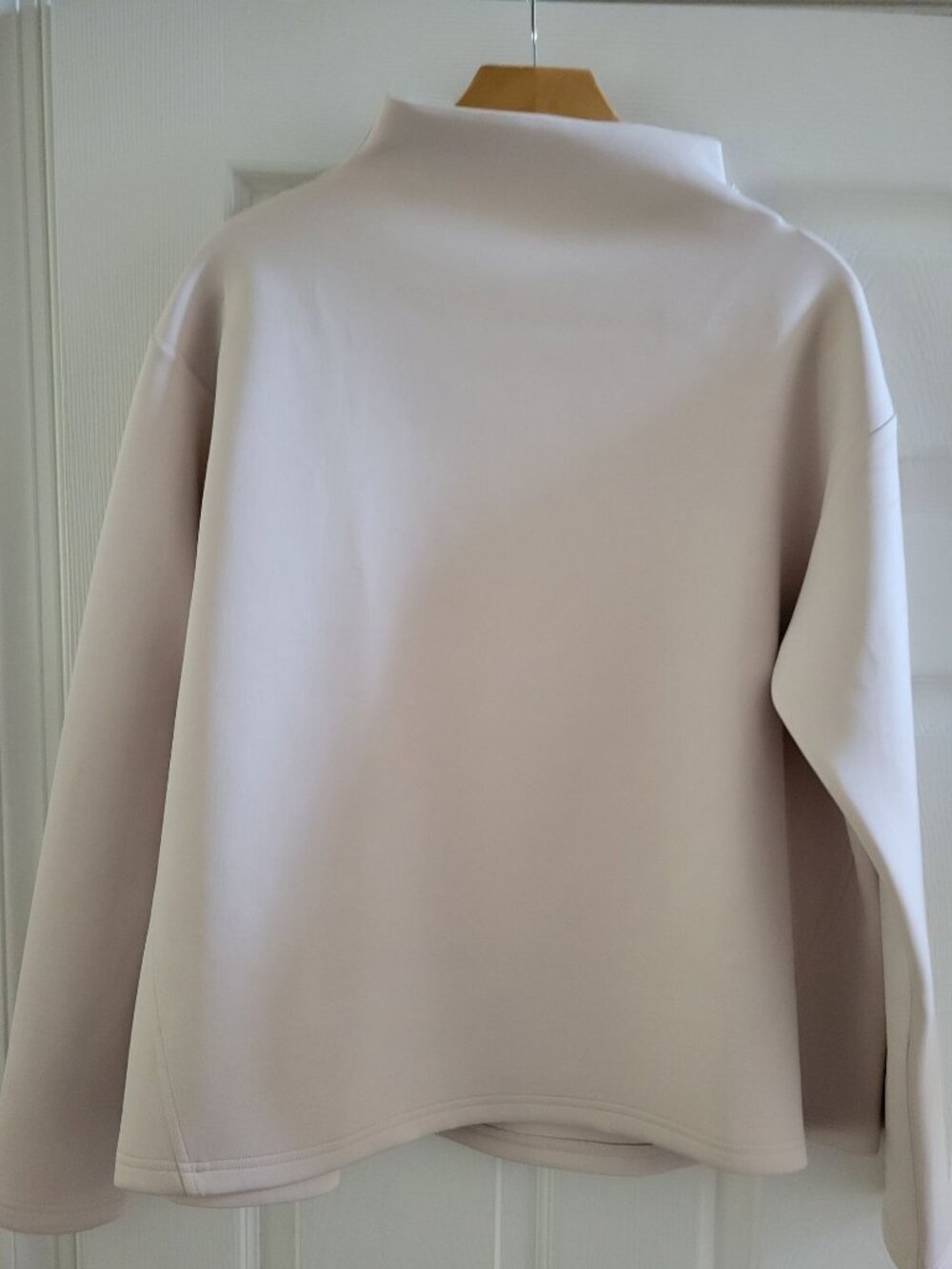 Aday Womens Scuba Like A Boss Ivory Pullover Top size Medium workout stretch